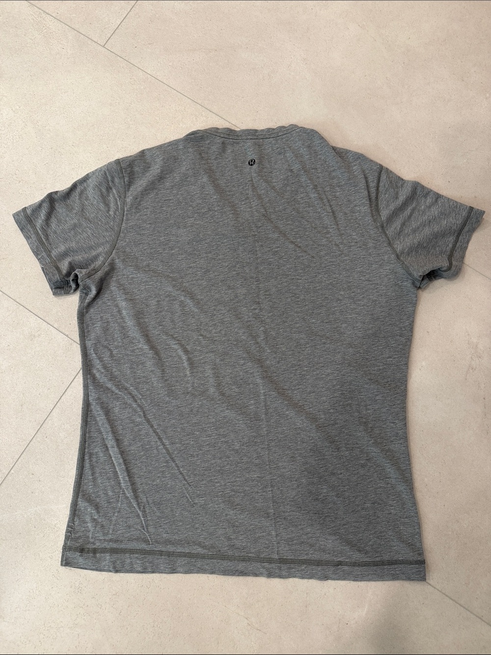 Lululemon Men's V-Neck Short Sleeve shirt - Picture 4 of 5